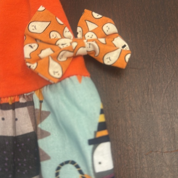 Ric Rac & Ruffles Outfit & Bow size 6 - Picture 4 of 4